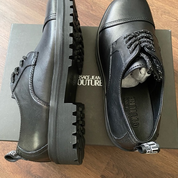 Luxury Versace shoes - Picture 7 of 9